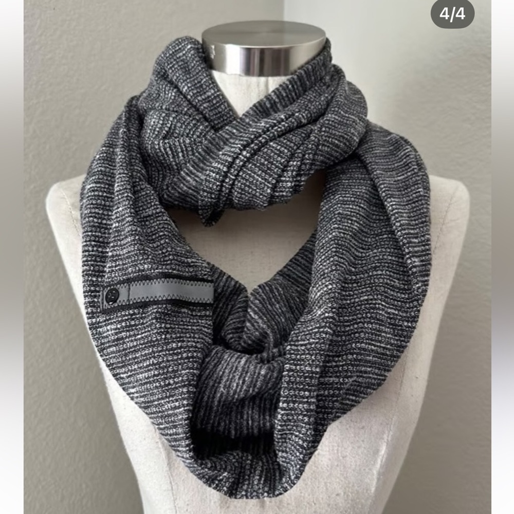 Lululemon Vinyasa Scarf Coco Piqué Black & White- Wear Multiple Ways - Picture 4 of 4
